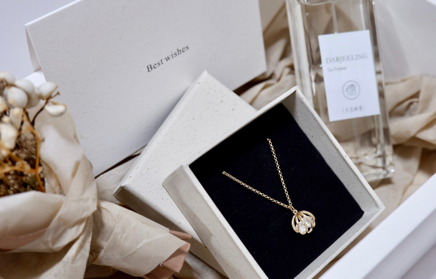 [For HER GIFT SET]: Embrace In Bloom