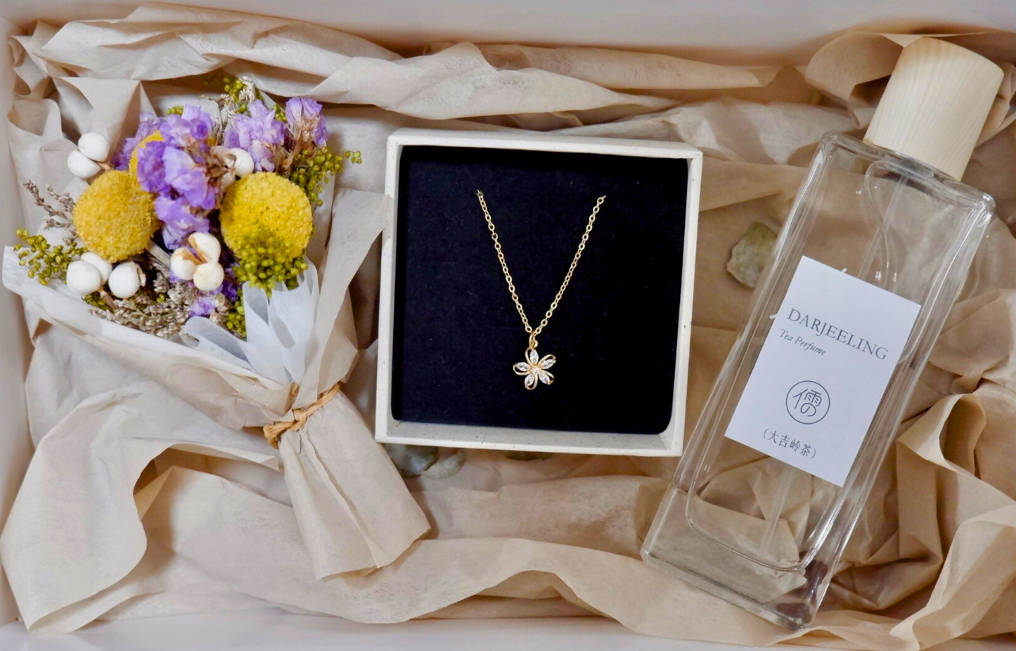 [For HER GIFT SET]: Embrace In Bloom